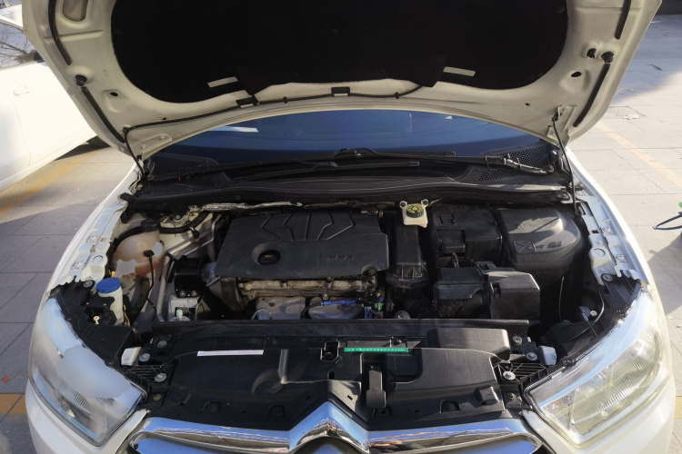 雪铁龙 世嘉 2016款 经典 三厢 1.6L 手动品尚型机舱底盘24