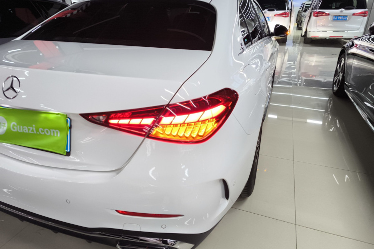 奔驰C级 2023款 C 260 L 运动版车身外观9