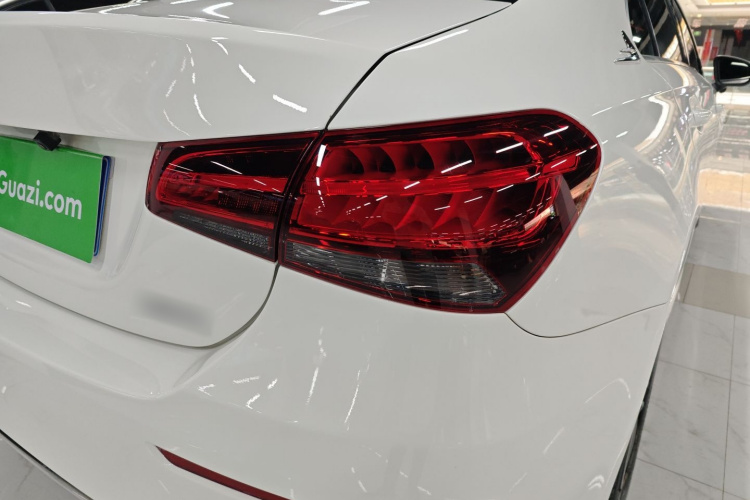 奔驰A级 2020款 改款 A 180 L 运动轿车特殊配置车身外观9