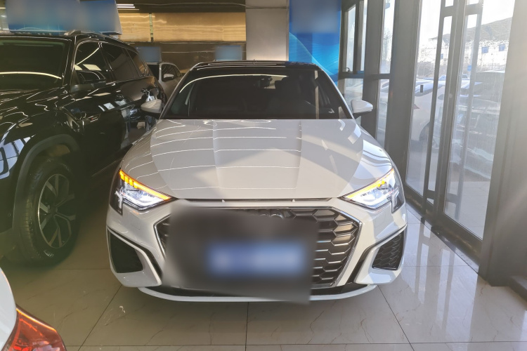 奥迪A3 2024款 A3L Limousine 35 TFSI 豪华运动型车身外观2