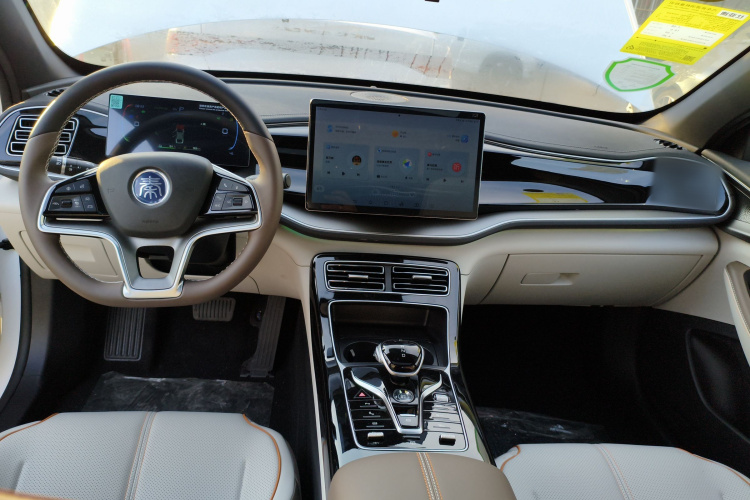 比亚迪 秦PLUS 2024款 荣耀版 DM-i 120KM卓越型中控内饰7002