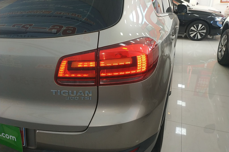 大众 途观 2016款 300TSI 自动两驱舒适版车身外观6006