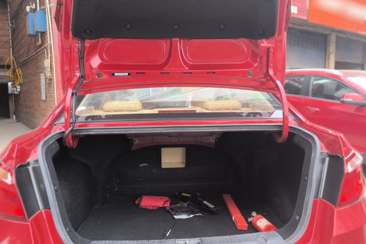 长安 逸动 2016款 1.6L 手动风尚型机舱底盘23