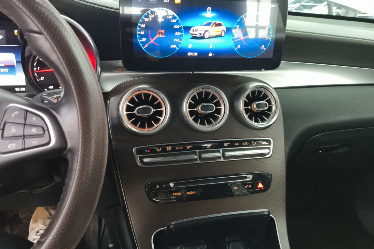 奔驰GLC 2019款 改款 GLC 300 L 4MATIC 动感型局部细节16