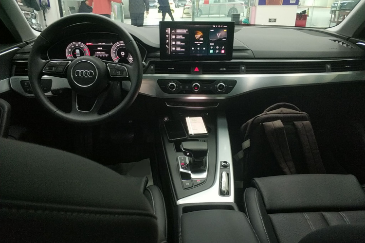 奥迪A4L 2024款 40 TFSI 时尚动感型中控内饰12