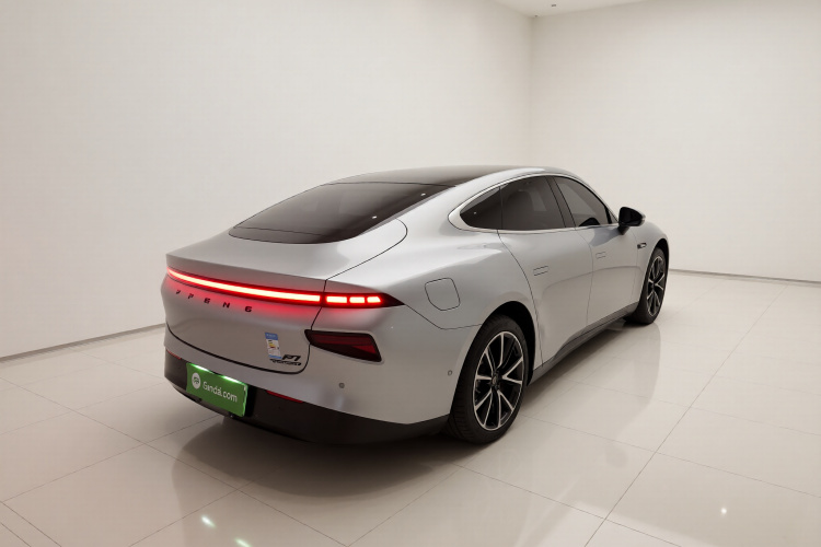 小鹏P7 2020款 670N车身外观7