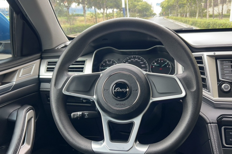 众泰 大迈X7 2018款 2.0T 自动豪华型局部细节13