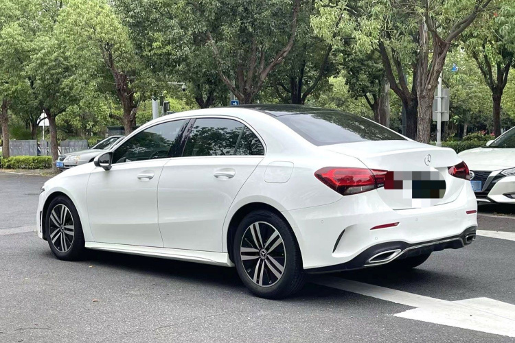 奔驰A级 2019款 改款 A 180 L 运动轿车车身外观6005