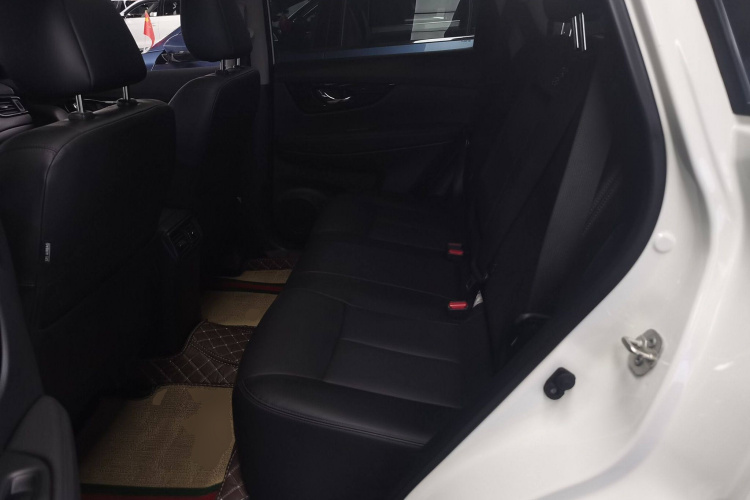 日产 奇骏 2022款 改款 2.0L 两驱智联舒享版中控内饰7004