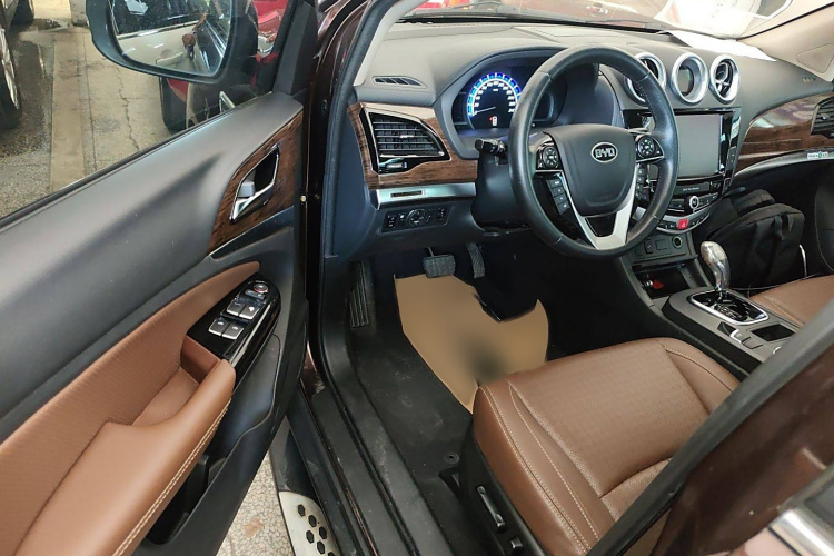 比亚迪S7 2016款 2.0T 自动尊贵型Plus中控内饰7003