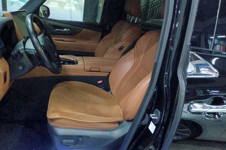 丰田 威尔法 2024款 皇冠 双擎 2.5L 至尊版中控内饰19