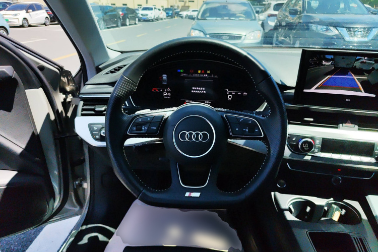 奥迪A4L 2020款 40 TFSI 豪华动感型中控内饰13