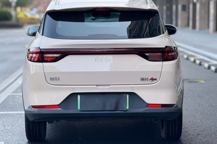 哪吒汽车 哪吒AYA 2023款 401 Lite车身外观6006