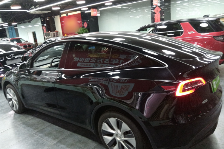 特斯拉 Model Y 2022款 改款 后轮驱动版车身外观4