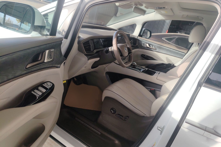 腾势D9 2022款 DM-i 1040 尊贵型中控内饰19