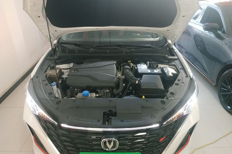 长安 逸动 2024款 PLUS 蓝鲸NE 1.4T GDI DCT高能版机舱底盘24