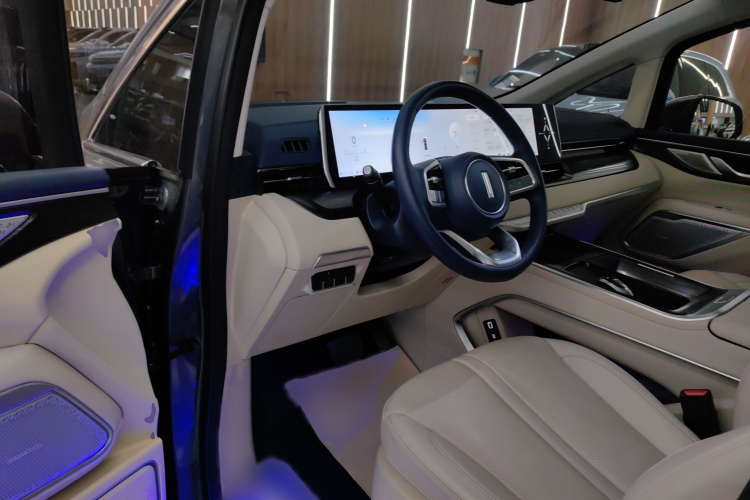 魏牌 高山 2023款 四驱行政加长版中控内饰7003