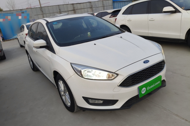 福特 福克斯 2018款 两厢经典 1.6L 自动风尚型智行版车身外观3