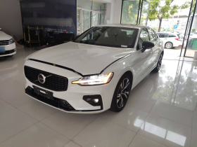 沃尔沃S60 2025款 B5 智雅运动版