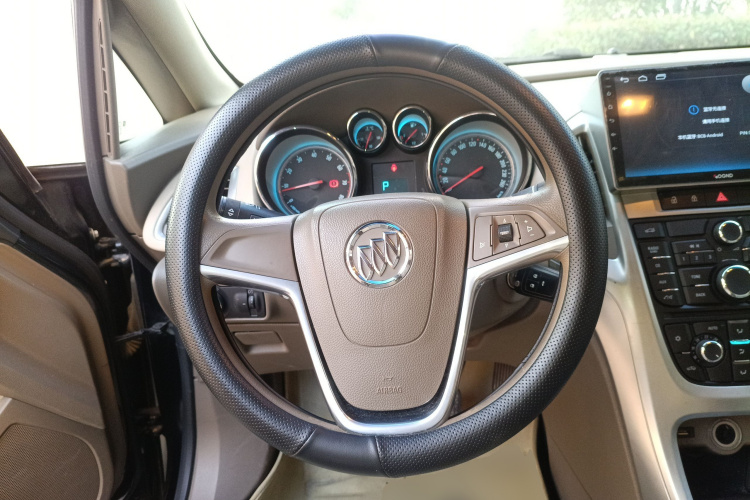 别克 英朗 2013款 GT 1.6L 自动时尚版中控内饰13