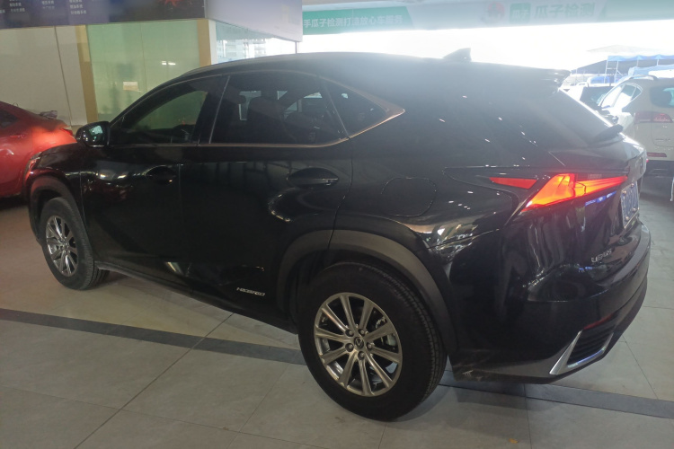 雷克萨斯NX 2020款 300h 前驱 锋尚版 国VI车身外观4