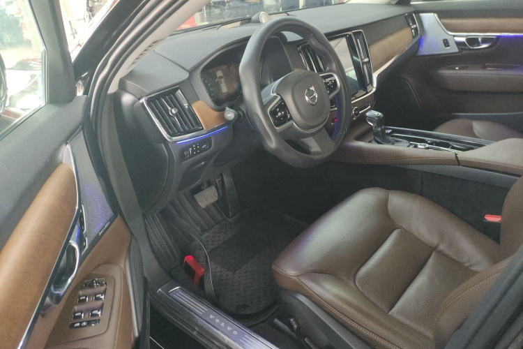 沃尔沃S90 2019款 T5 智远版中控内饰20