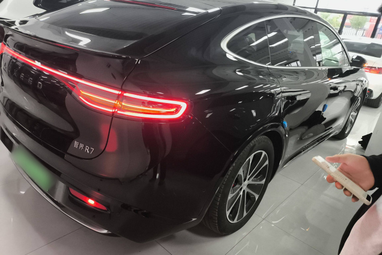 鸿蒙智行 智界R7 2024款 纯电 736km UItra车身外观7