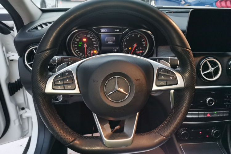 奔驰GLA 2019款 GLA 200 动感型局部细节13