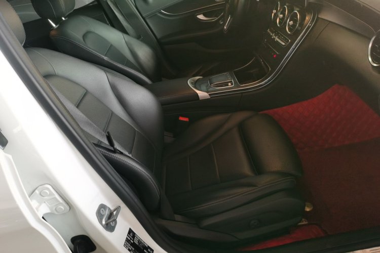 奔驰C级 2019款 C 180 L 时尚型运动版局部细节41