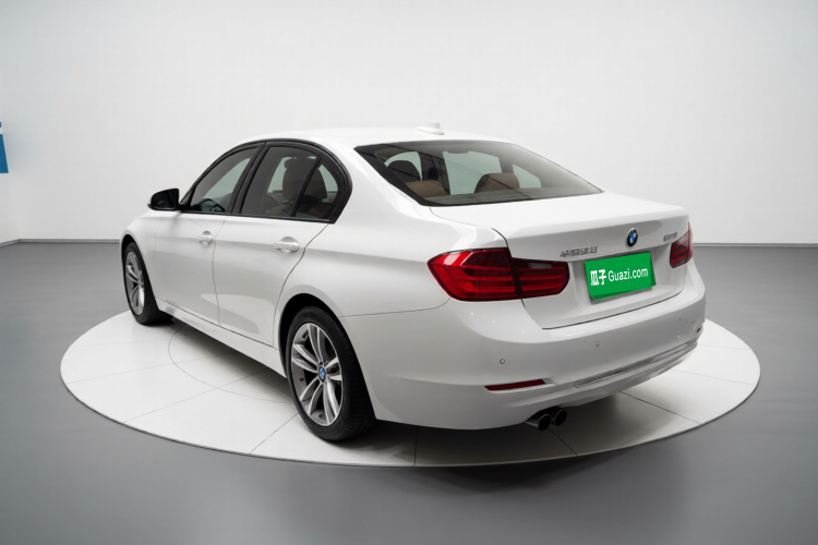 宝马3系 2015款 320i 超悦版时尚型车身外观5