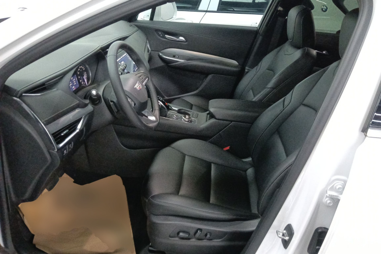 凯迪拉克XT4 2021款 28T 两驱领先型中控内饰19