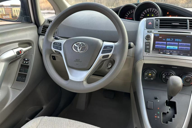 丰田 逸致 2014款 星耀 180E CVT精英版中控内饰7002