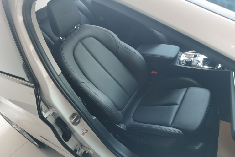 宝马1系 2020款 120i M运动套装中控内饰41