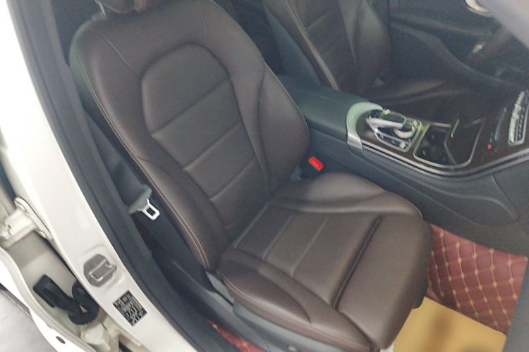 奔驰GLC 2018款 改款 GLC 260 4MATIC 动感型局部细节41