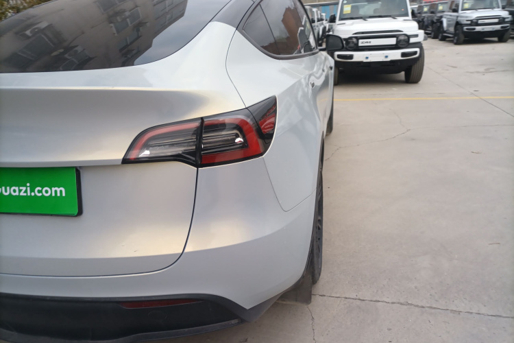 特斯拉 Model Y 2022款 改款 后轮驱动版车身外观9