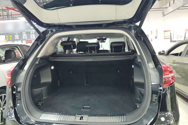 红旗HS5 2022款 改款 2.0T 智联旗享版机舱底盘23