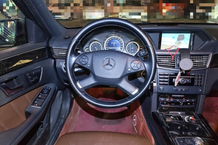 奔驰E级 2013款 E 260 L CGI时尚型局部细节13