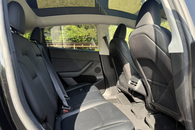 特斯拉 Model Y 2022款 后轮驱动版中控内饰7007