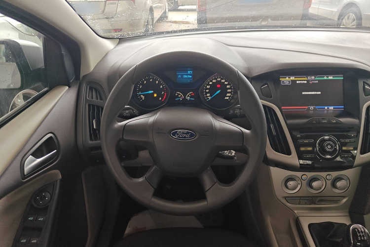 福特 福克斯 2012款 三厢 1.6L 手动舒适型局部细节13