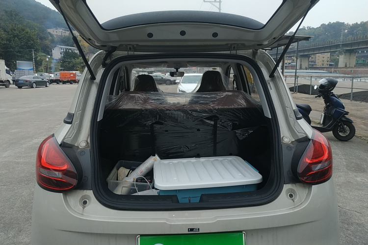 五菱汽车 五菱缤果 2024款 203km 轻享款机舱底盘23