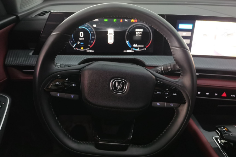 长安CS75 PLUS 2022款 第二代 2.0T 自动尊贵型中控内饰13