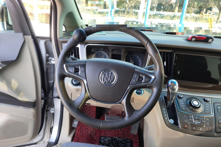 别克GL8 2011款 2.4L LT豪华商务行政版中控内饰13