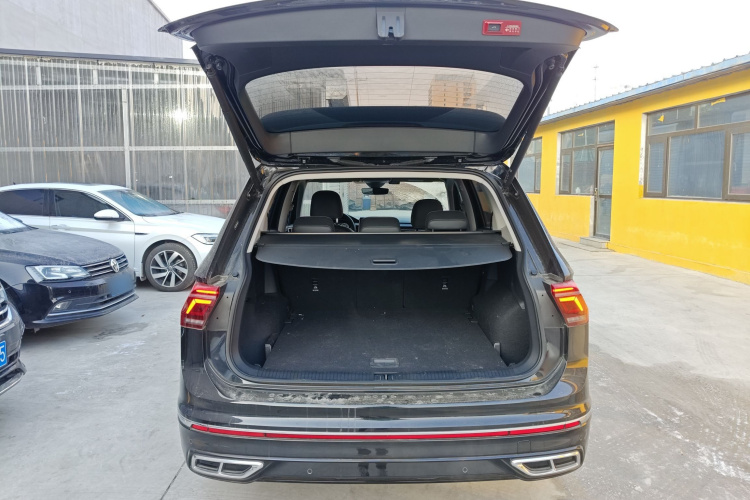 大众 途观L 2023款 改款 330TSI 自动两驱R-Line越享版机舱底盘23