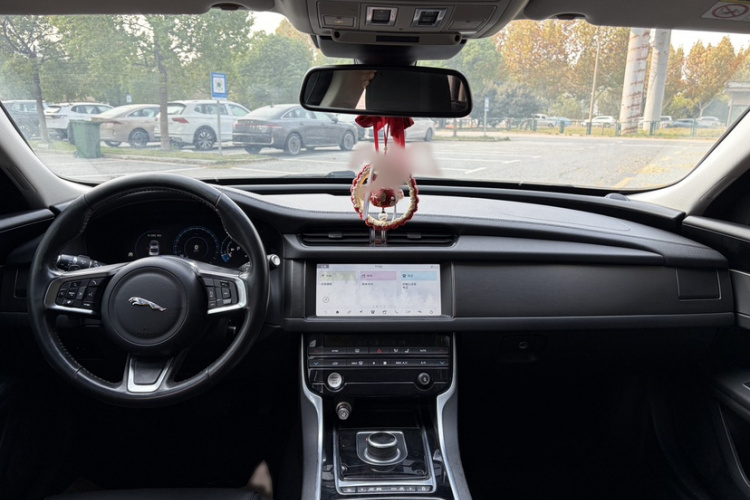 捷豹XFL 2020款 XFL 2.0T P200 两驱赛旗版中控内饰7002
