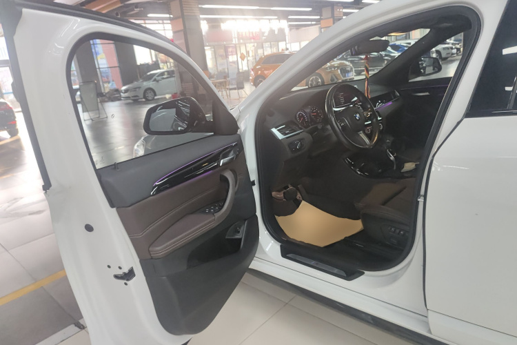 宝马X2 2020款 sDrive25i 领先型M运动套装中控内饰20