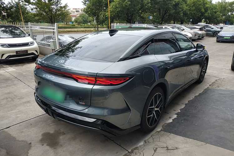 比亚迪 汉L 2025款 DM-p 四驱激光雷达旗舰型车身外观7