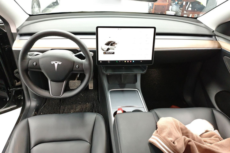 特斯拉 Model Y 2022款 后轮驱动版中控内饰12