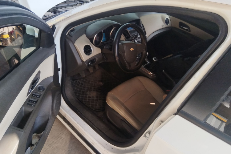 雪佛兰 科鲁兹 2015款 1.5L 经典 SE MT中控内饰20