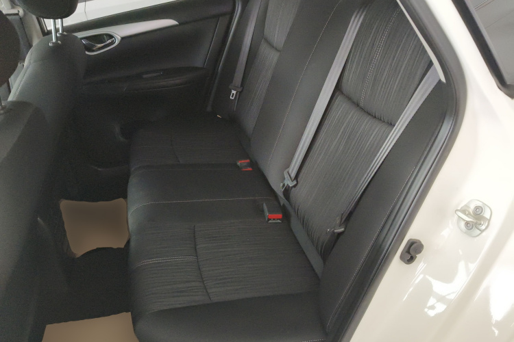 日产 轩逸 2022款 经典 1.6XE CVT舒适版中控内饰21