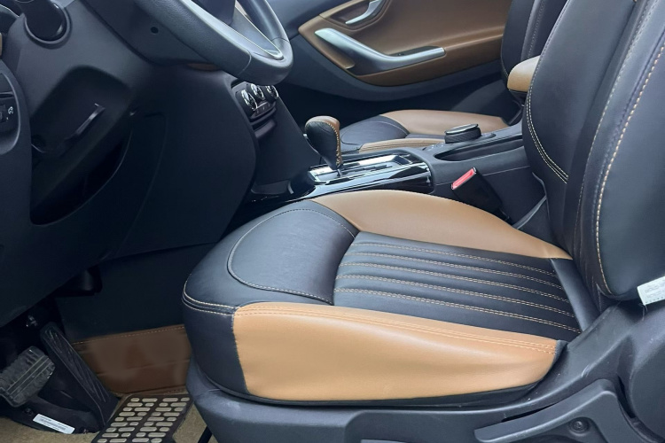 东南DX7 2017款 1.5T 自动荣耀版中控内饰7005